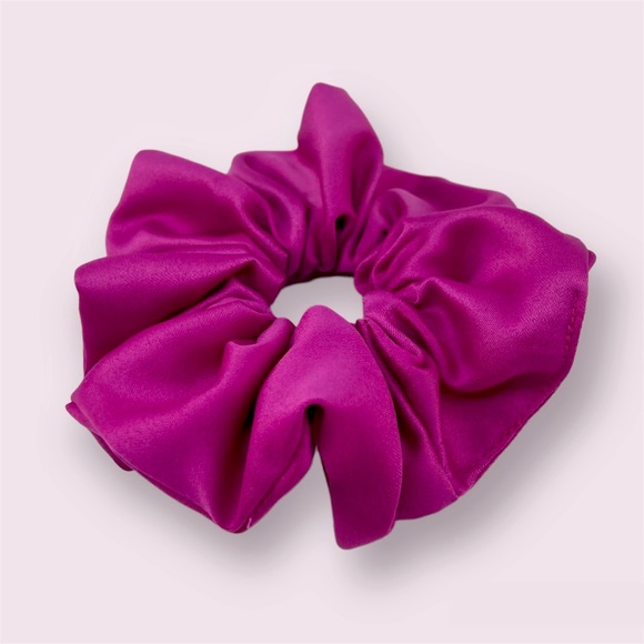 HANDMADE satin spiral scrunchie, fuschia - Picture 1 of 4